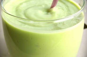 Smoothie de palta y frutas