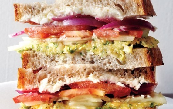 Sandwich de ensalada griega