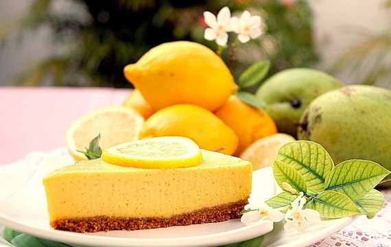 Tarta cremosa de mango y limón