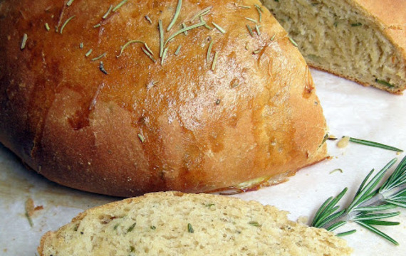 Pan con romero y aceite de oliva