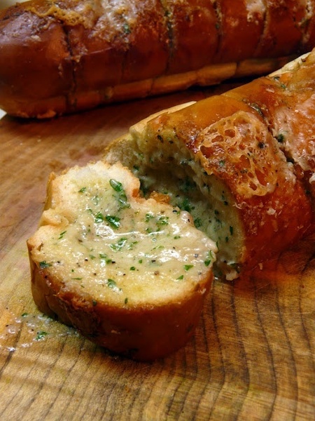 Pan con ajo y gorgonzola