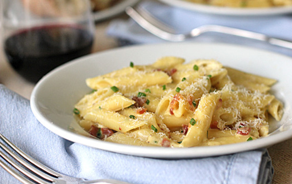 Penne con panceta y crema Parisienne
