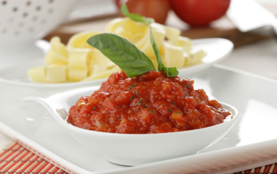 Salsa simple de tomate y albahaca