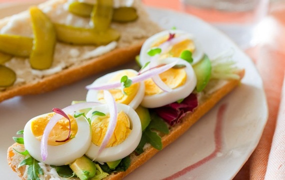Sandwich con ensalada de huevo