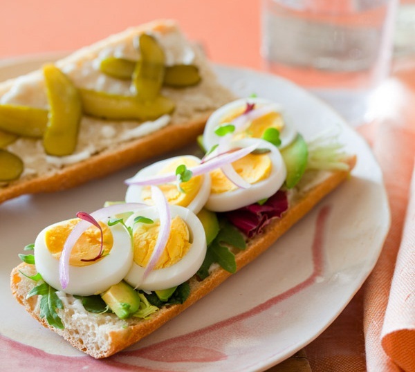 Sandwich con ensalada de huevo