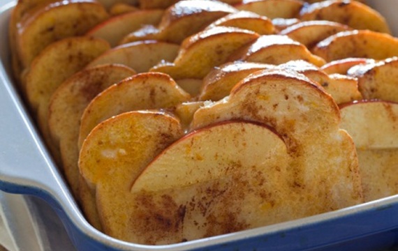 Pastel de tostadas con manzana