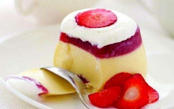 Trifle invertida con frutillas
