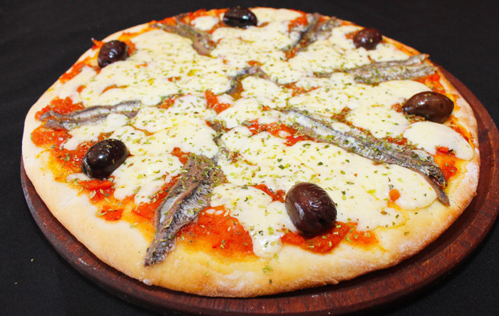 Pizza de mozzarella y anchoa