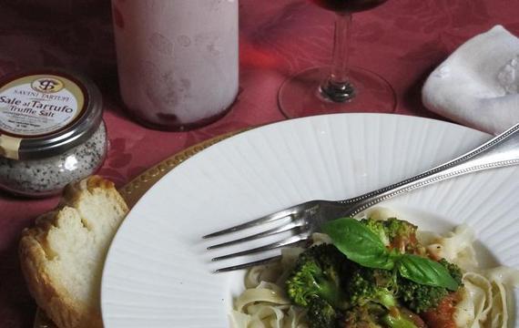 Tallarines caseros con salsa de puerros y brócoli
