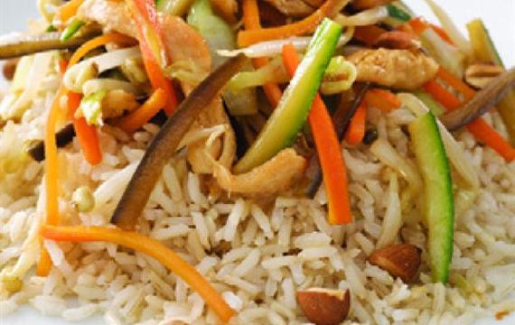Wok de verduras y arroz yamaní