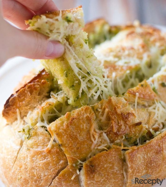 Pan con queso y pesto